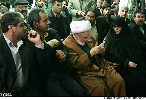 /همايش انتخاباتي حزب اعتماد ملي/
اظهارات تعدادي از نامزدهاي ائتلاف اصلاح‌طلبان
*ابتكار: از اقدام شجاعانه‌ي كروبي و تلاش وي تشكر مي‌كنيم