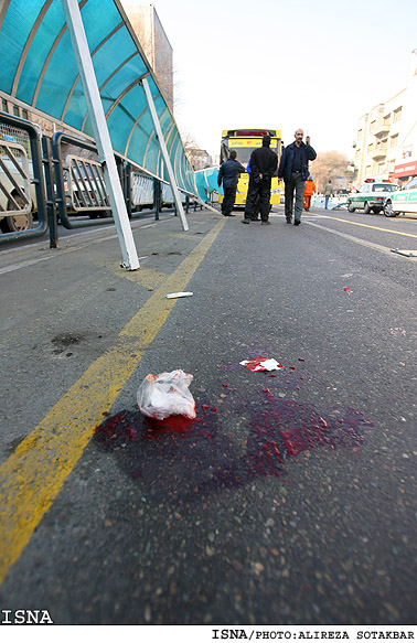 برخورد اتوبوس با ايستگاه خطوط BRT - خيابان انقلاب/عليرضا صوت‌اكبر - ايسنا