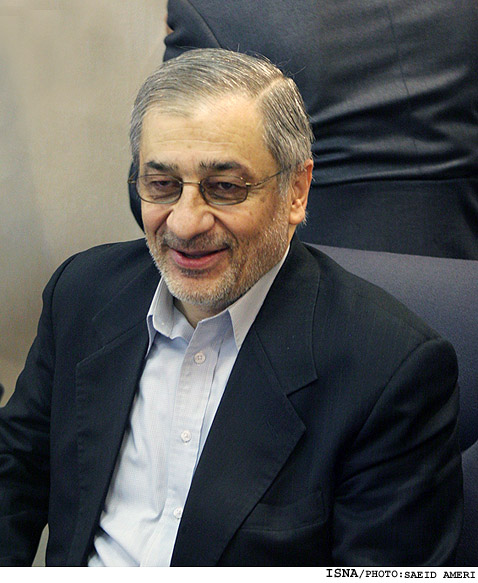 مظاهري:
* حفظ اشتغال زايي بر هر چيزي اولويت دارد
* بين نرخ سود اعلام شده و بسته‌ سياستي تفاوت وجود دارد