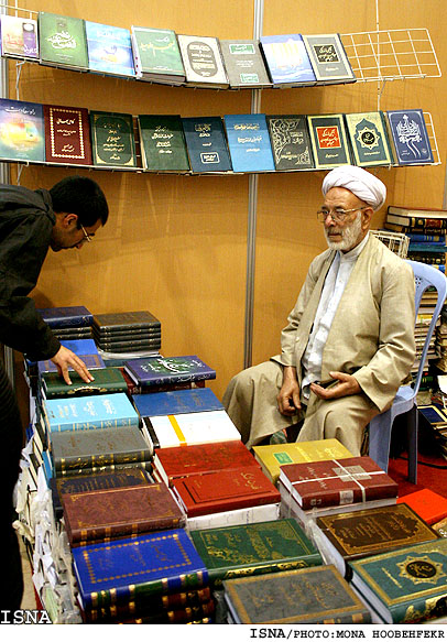 اولين روز نمايشگاه بين المللي كتاب تهران/منا هوبه فكر ايسنا