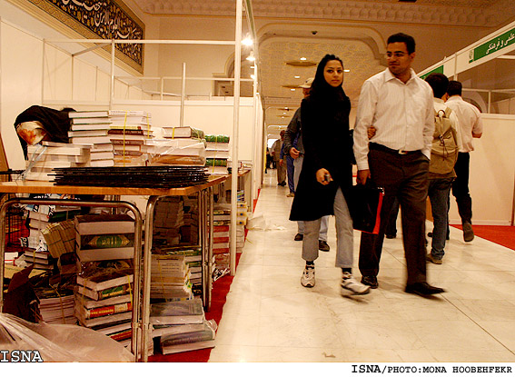 اولين روز نمايشگاه بين المللي كتاب تهران/منا هوبه فكر ايسنا