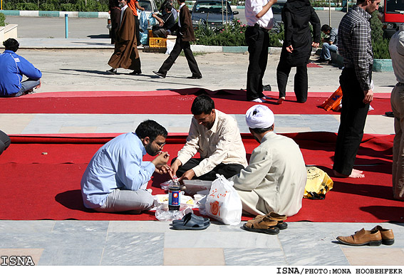 اولين روز نمايشگاه بين المللي كتاب تهران/منا هوبه فكر ايسنا