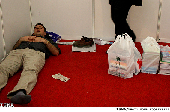 اولين روز نمايشگاه بين المللي كتاب تهران/منا هوبه فكر ايسنا