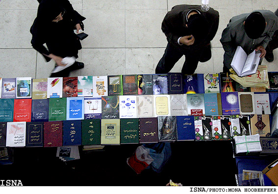اولين روز نمايشگاه بين المللي كتاب تهران/منا هوبه فكر ايسنا
