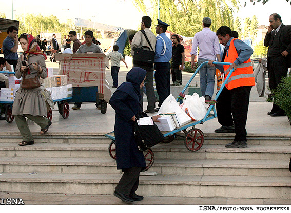 اولين روز نمايشگاه بين المللي كتاب تهران/منا هوبه فكر ايسنا