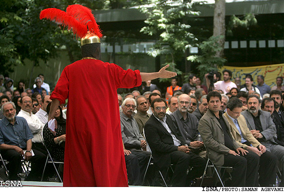 1/ اجتماع سينماگران در موزه‌ي سينما /
ميركريمي: متاسفانه شعار فرهنگي مي‌دهيم اما رويكرد فرهنگي نداريم