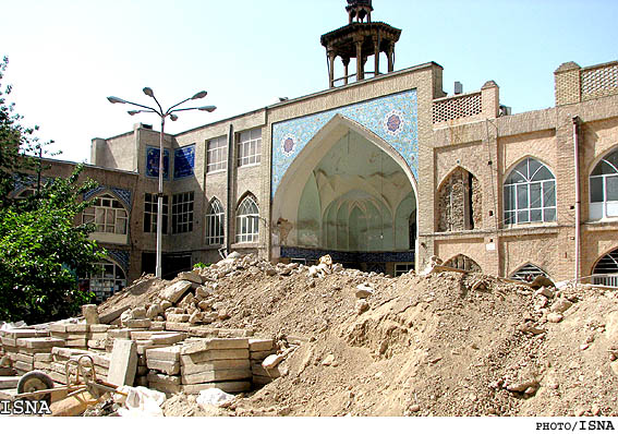 در صورت ادامه‌ي گودبرداري،
مسجد جامع بازار تهران به مرور تخريب مي‌شود