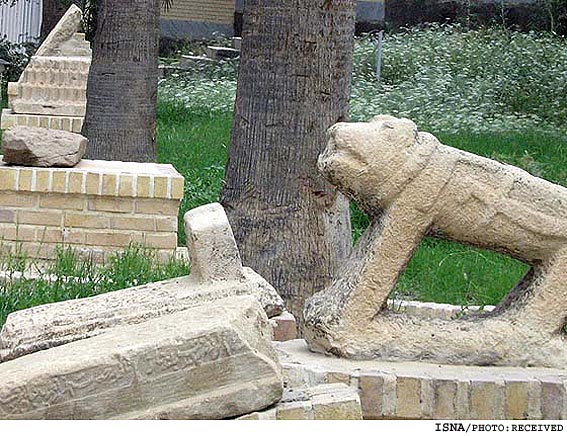 /وضعيت اسفناك موزه‌ها سامان مي‌يابد؟/
عضو انجمن دوست‌داران ميراث فرهنگي شوش:
آثار سنگي باغ ـ موزه‌ي شوش بدون هيچ محافظي رها شده‌اند