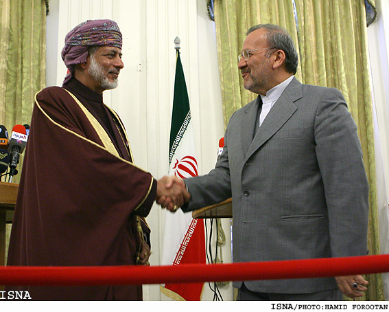 وزير امور خارجه‌:
*نظر ايران درباره برگزاري دور دوم مذاكرات با آمريكا مثبت است
*ايران هرگز براي همكاري در چارچوب‌هاي توافق شده با آژانس مشكلي نداشته است