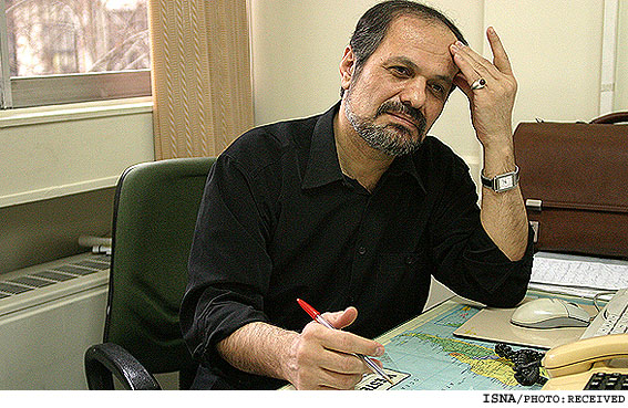 رضا عبداللهي:
اهل قلم براي حضور در غرفه‌هاي‌ نمايشگاه كتاب دعوت شوند
