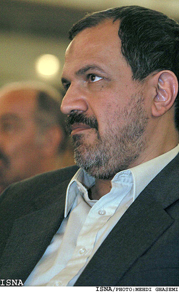 با انتقاد از تخريب بناهاي قديمي تهران براي چندمين بار 
مسجدجامعي: شهرداري در مورد تخريب خانه صداقت توضيح دهد