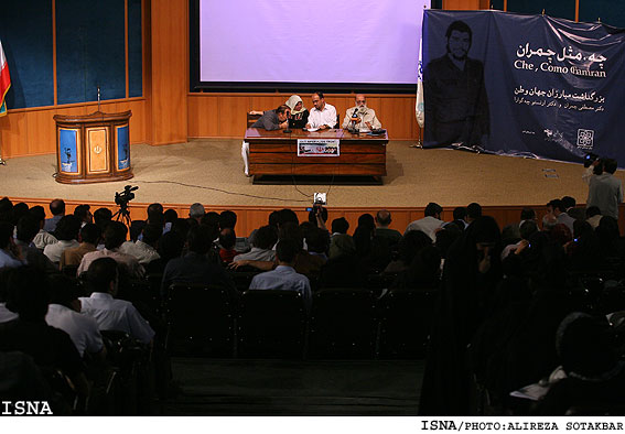 /«چ» مــثــل چــمــران يــا چــه‌گــورا؟/
فعالان دانشجويي: 
نبايد براي انديشه‌هاي ماركسيستي تريبون فراهم كرد