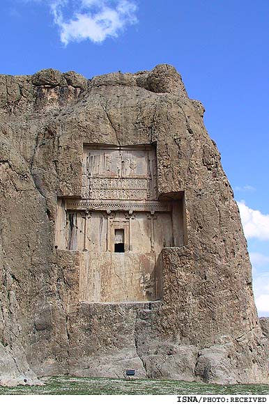 نقش رستم هنوز حرف‌هايي براي گفتن دارد؛
آثار و گورستان‌هاي منطقه بايد كاوش و پژوهش شوند
