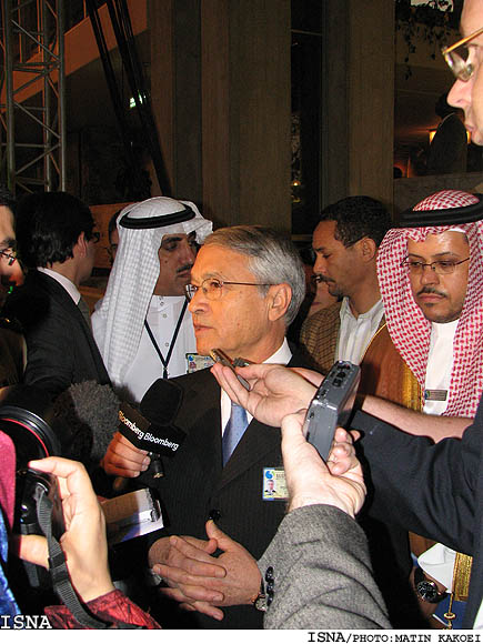 /در آستانه نشست 150 اوپك/
رييس اوپك:
احتمال كاهش دومرحله‌اي توليد نفت وجود دارد
بازار نفت با مازاد عرضه 2 ميليون بشكه‌يي مواجه است