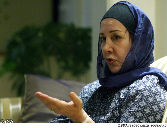 «گاهي آثاري را كه جايزه هم مي‌برند، نمي‌توان خواند»
خجسته كيهان خودش را مديون ذبيح‌الله منصوري مي‌داند
