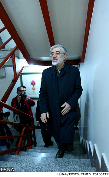 همه‌ي آثار شاعر معماري ايران نقد شدند
مهندس ميرحسين موسوي در تمناي هويت‌جويي و به‌دور از خودنمايي