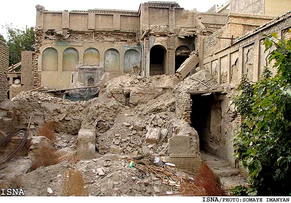 با بارش باران‌هاي فصلي،
خانه‌ي نصيرالدوله تهران از خشكسالي اعتبار جان سالم به‌در مي‌برد؟