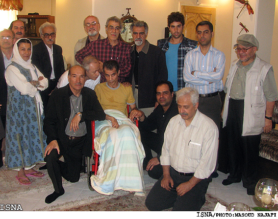 جمعي از مستندسازان به عيادت صدابرار سينماي ايران رفتند
«اصغر شاهوردي عمري براي زبان گشودن فيلم‌هاي ما كوشيدي»