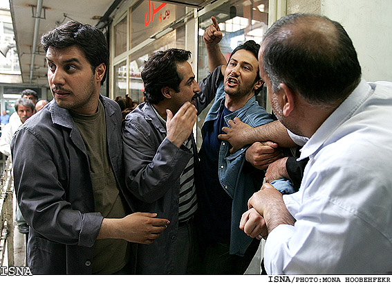 استخري -راستاد وعزتي در پشت صحنه ي سريال "داداشي"/منا هوبه فكر-ايسنا