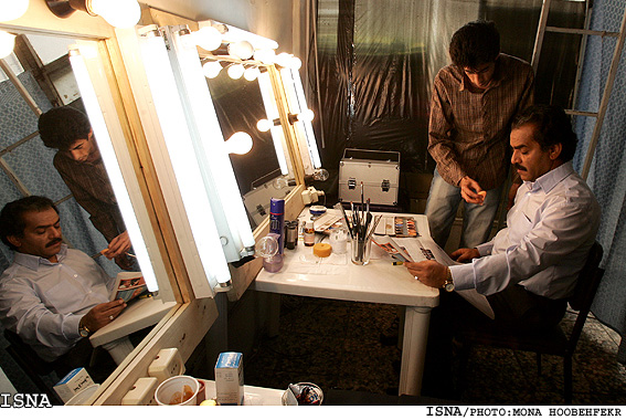 اصغر همت در پشت صحنه ي سريال "داداشي"/منا هوبه فكر-ايسنا