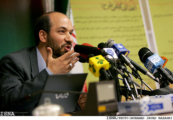 درمراسم افتتاحيه توسعه کارخانه سيمان نكا
وزيرصنايع خبرداد:
تخفيف80 درصدي قيمت زمين درمناطق محروم
اجراي35 طرح بزرگ صنعتي با550 ميليارد تومان تسهيلات دراستان