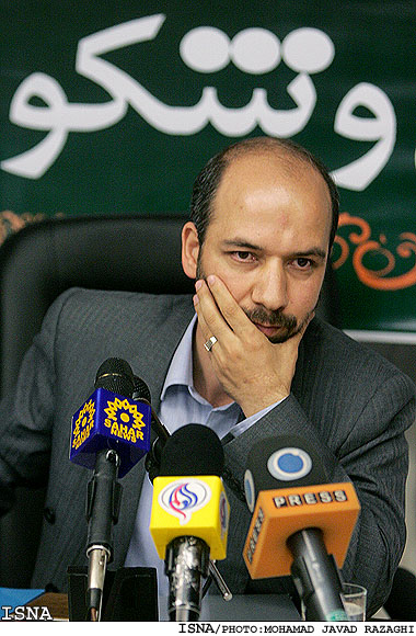 وزير صنايع و معادن:
* قطعا با عرضه ذوب‌آهن در بورس موافقيم
* با گازوييل فعلي نمي‌توانيم خودروي سواري ديزلي داشته باشيم