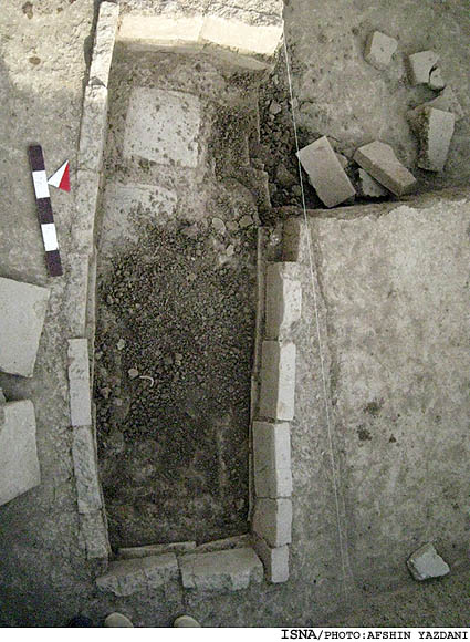 فعاليت حفاران غيرمجاز در 100 متري يگان حفاظت تخت جمشيد!
دزدان به نخستين گور كشف‌شده‌ي شهر پارسه دست‌برد زدند