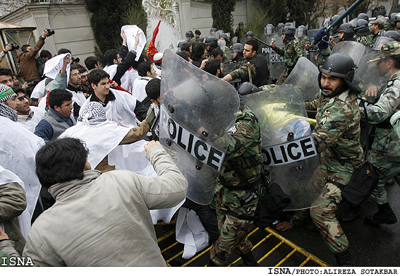 تجمع اعتراض‌آميز دانشجويان در مقابل سفارت اردن/عليرضا صوت‌اكبر - ايسنا