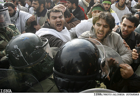 تجمع اعتراض‌آميز دانشجويان در مقابل سفارت اردن/عليرضا صوت‌اكبر - ايسنا