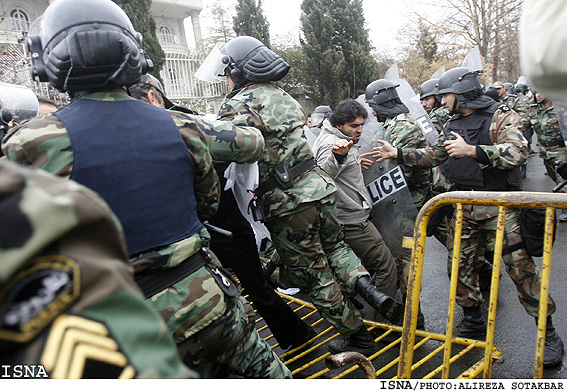 تجمع اعتراض‌آميز دانشجويان در مقابل سفارت اردن/عليرضا صوت‌اكبر - ايسنا