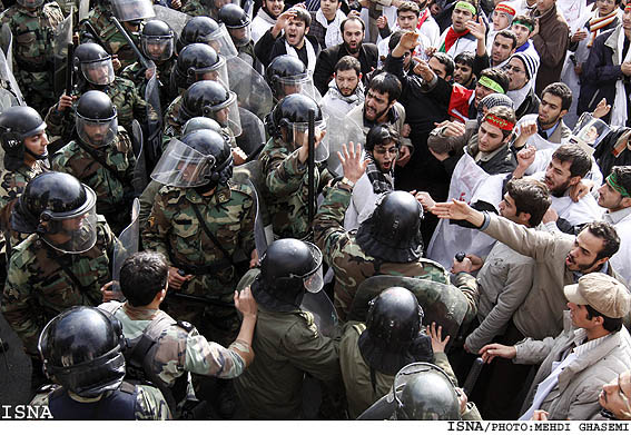 تجمع اعتراض‌آميز دانشجويان در مقابل سفارت اردن/مهدي قاسمي-ايسنا