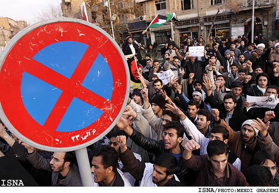 تجمع اعتراض‌آميز دانشجويان در مقابل سفارت انگليس/مهدي قاسمي - ايسنا