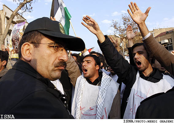 تجمع اعتراض‌آميز دانشجويان در مقابل سفارت انگليس/مهدي قاسمي - ايسنا