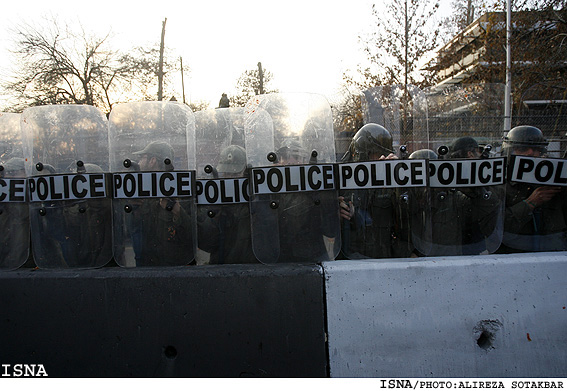 تجمع اعتراض‌آميز دانشجويان در مقابل سفارت انگليس/عليرضا صوت‌اكبر - ايسنا