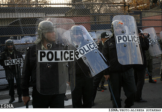 تجمع اعتراض‌آميز دانشجويان در مقابل سفارت انگليس/عليرضا صوت‌اكبر - ايسنا