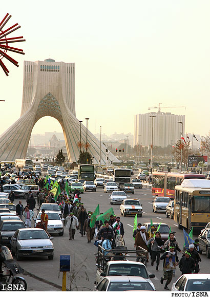 راهپيمايي دانشجويان براي تجديد بيعت با مقام معظم رهبري