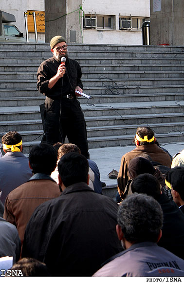 سعيد قاسمي در روز پاياني تحصن شش روزه دانشجويان در فرودگاه مهرآباد