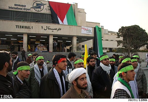 روز پاياني تحصن شش روزه دانشجويان در فرودگاه مهرآباد