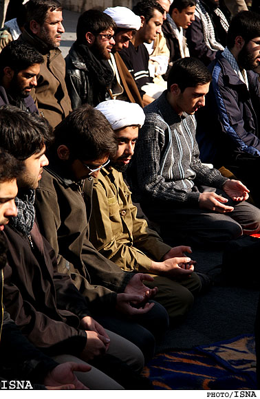 روز پاياني تحصن شش روزه دانشجويان در فرودگاه مهرآباد