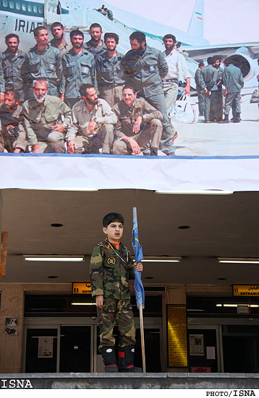 روز پاياني تحصن شش روزه دانشجويان در فرودگاه مهرآباد