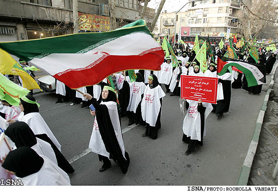 راهپيمايي دانشجويان و طلاب متحصن فرودگاه مهرآباد درتجديد بيعت با مقام معظم رهبري