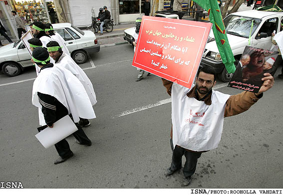 راهپيمايي دانشجويان و طلاب متحصن فرودگاه مهرآباد درتجديد بيعت با مقام معظم رهبري