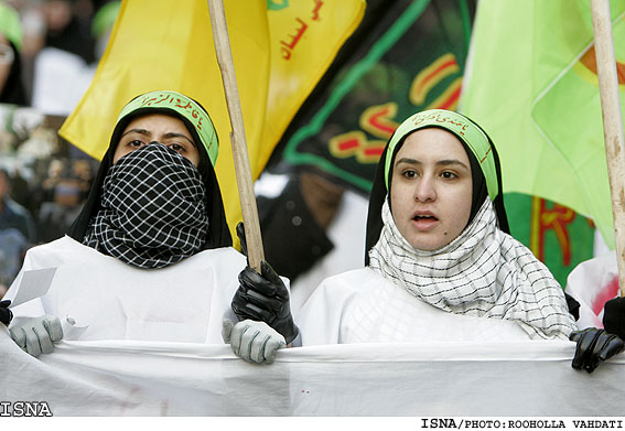 راهپيمايي دانشجويان و طلاب متحصن فرودگاه مهرآباد درتجديد بيعت با مقام معظم رهبري