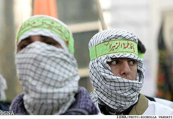 راهپيمايي دانشجويان و طلاب متحصن فرودگاه مهرآباد درتجديد بيعت با مقام معظم رهبري