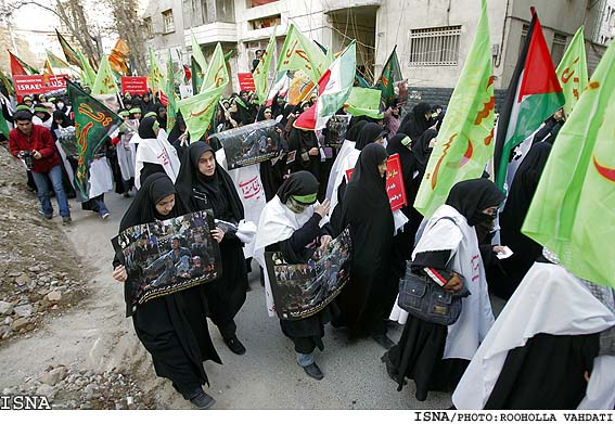 راهپيمايي دانشجويان و طلاب متحصن فرودگاه مهرآباد درتجديد بيعت با مقام معظم رهبري