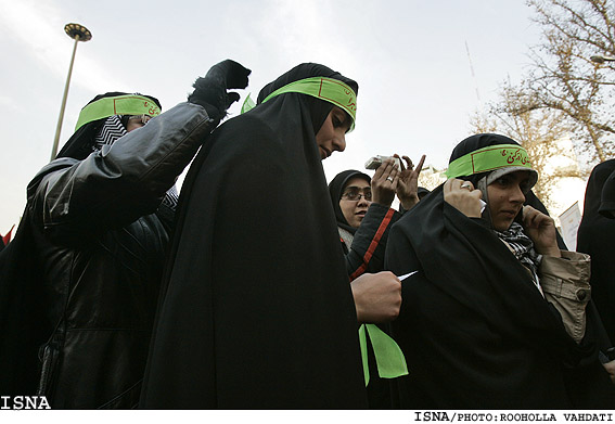 راهپيمايي دانشجويان و طلاب متحصن فرودگاه مهرآباد درتجديد بيعت با مقام معظم رهبري