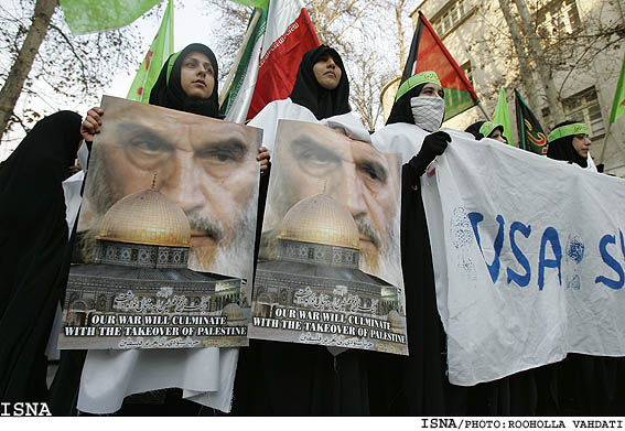 راهپيمايي دانشجويان و طلاب متحصن فرودگاه مهرآباد درتجديد بيعت با مقام معظم رهبري