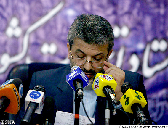 /تجلي عزت و وحدت ملي/
رييس ستاد انتخابات:
جلوي شايعات گرفته شود
عدم تكميل مدارك، علت صادرنشدن برخي كارتهاي ناظران نامزدهاست