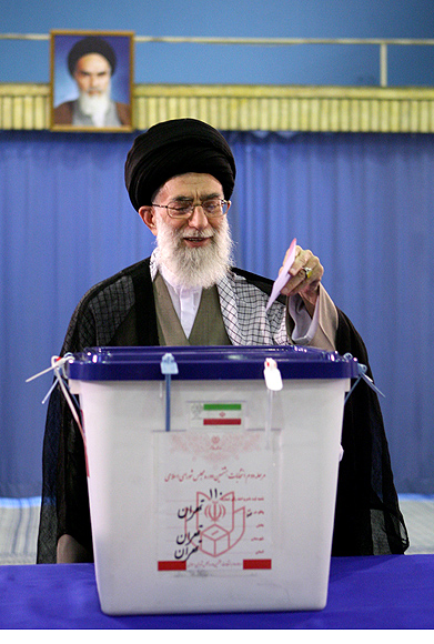 حضور مقام معظم رهبري در پاي صندوق راي/روح‌اله وحدتي - ايسنا