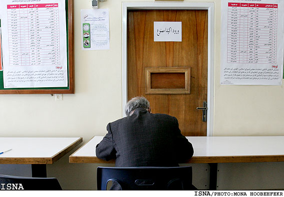 حضور مردم در انتخابات هشتمين دوره مجلس - خيابان انقلاب/منا هوبه فكر - ايسنا